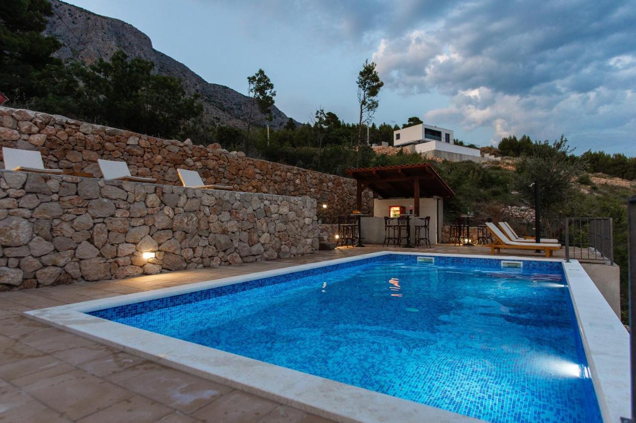 Exclusive Villa Almissa With Swimming Pool And Sea View Lokva Rogoznica Eksteriør billede