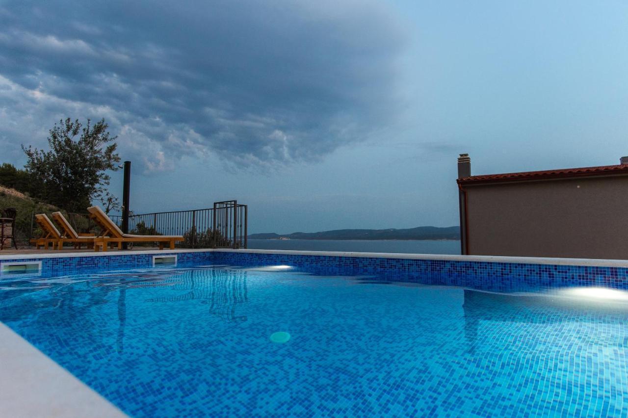 Exclusive Villa Almissa With Swimming Pool And Sea View Lokva Rogoznica Eksteriør billede
