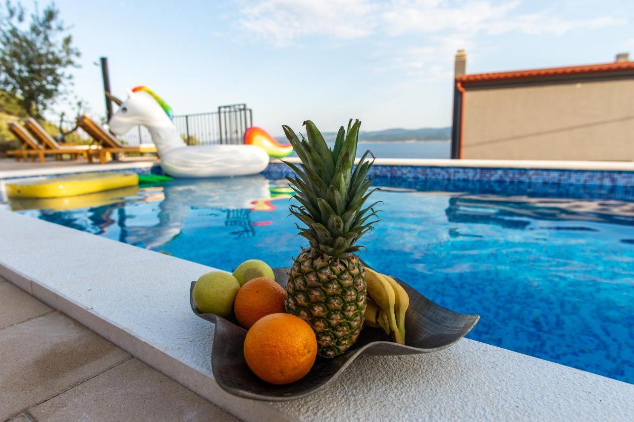 Exclusive Villa Almissa With Swimming Pool And Sea View Lokva Rogoznica Eksteriør billede